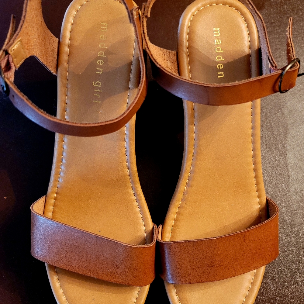 Madden Girl heel snadals.